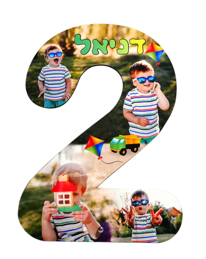 קולאז' תמונות אישי על זוג מעמדי עץ בצורת מספרים
